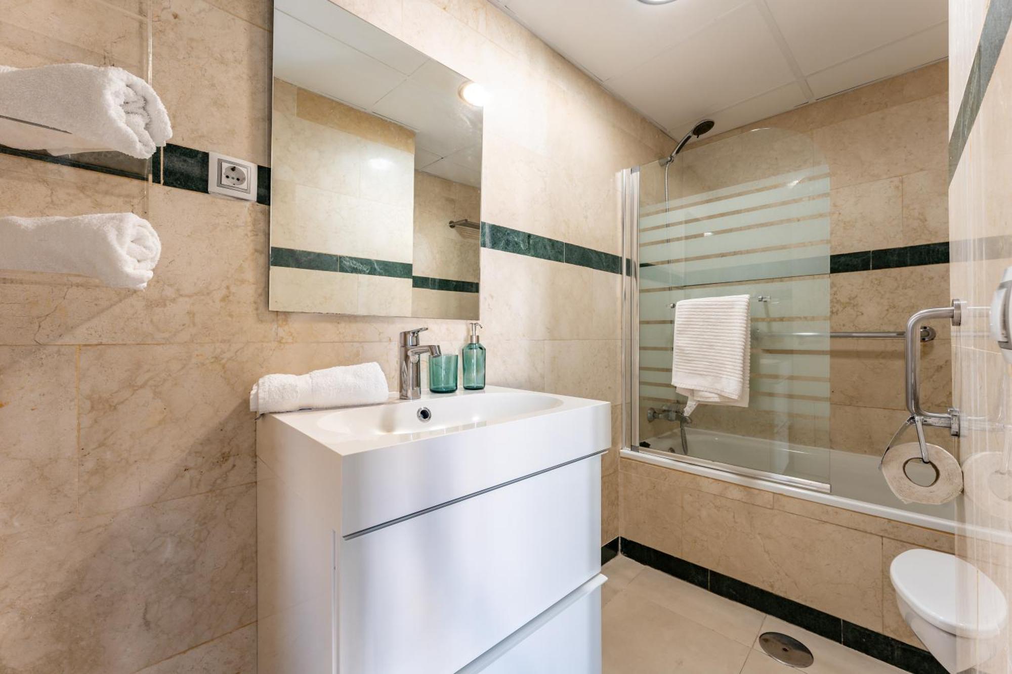 Unique Charming Apartment In The Heart Of Malaga Bagian luar foto
